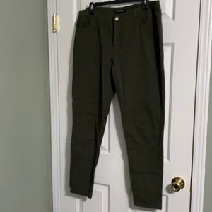 Olive green pants front and back pockets Jean style